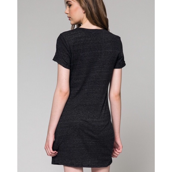 Urban Outfitter T-shirt dress with cut out - Picture 2 of 4